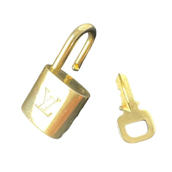 Louis Vuitton Authentic Brass Lock and Key #302 Necklace Pendant Bag Charm - Picture 3 of 6